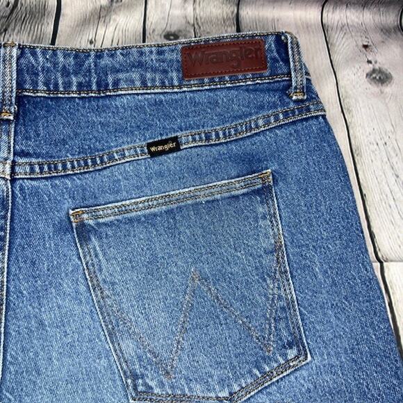 Women's Wrangler Traditional High-Rise Cutoff Denim Jean Shorts Size 12 - Picture 6 of 6